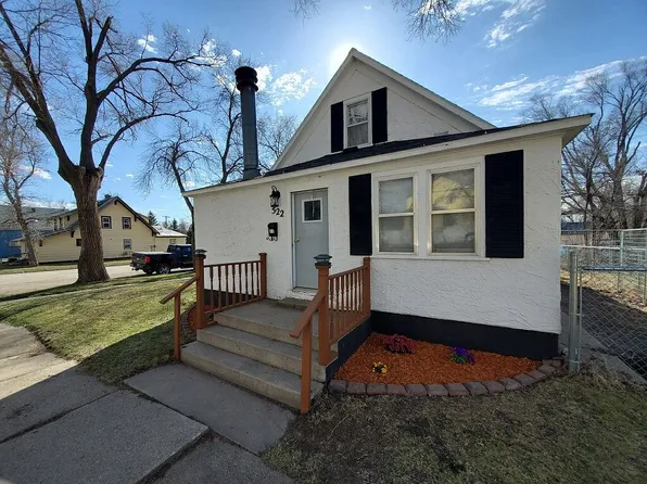 522 9th Ave SE, Jamestown, ND 58401