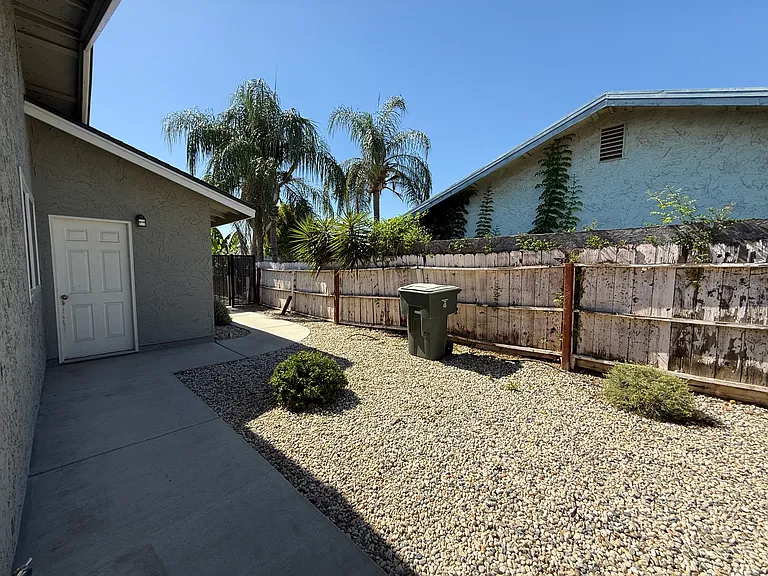 1524 N Thomas Ct — Photo 10