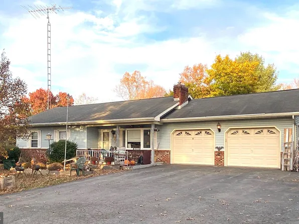 52 Cloverleaf Ct, Berkeley Springs, WV 25411