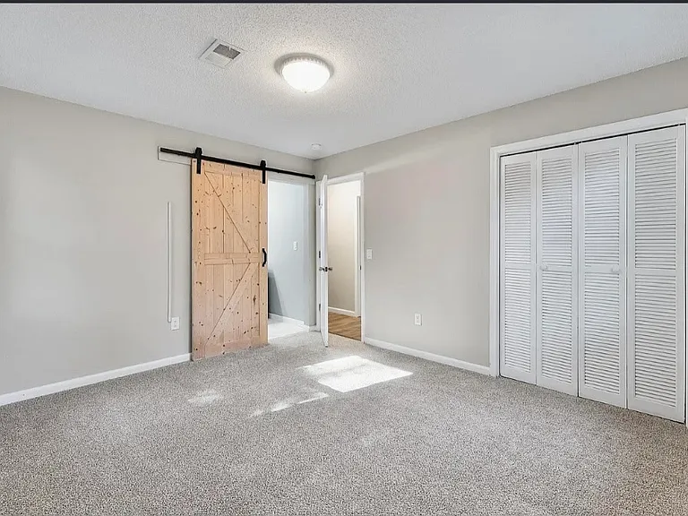 960 Savage Rd — Photo 6