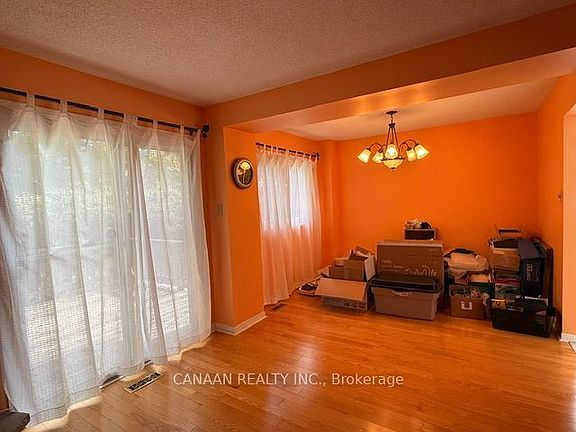 5th image of 79 Graham Cres