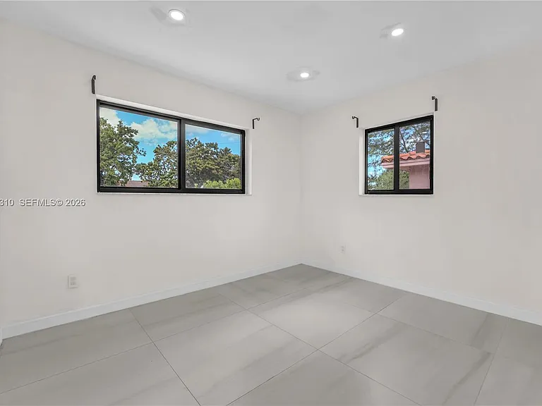 621 SW 33rd Ave #1 — Photo 7