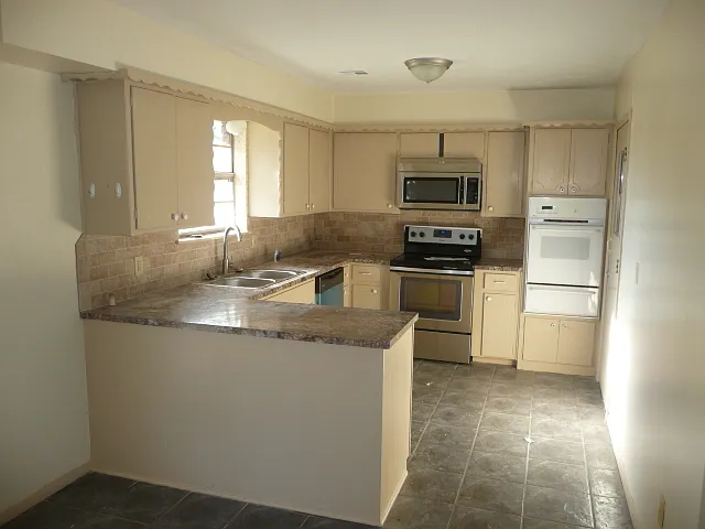 515 SW 69th St — Photo 5
