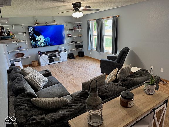 4th image of 1214 Lindsey Ln