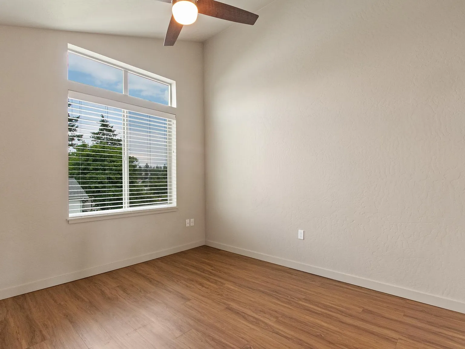 2 bed, 908 sqft, $1,595 — Photo 4