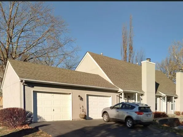 10790 Oakmont St, Overland Park, KS 66210