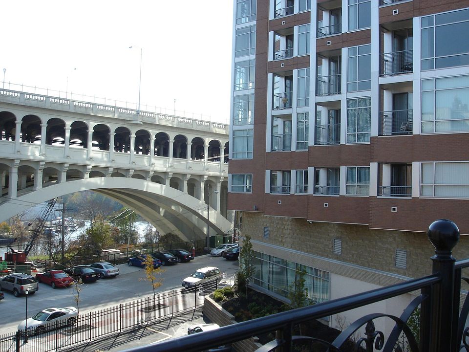 2nd image of 2222 Detroit Ave APT 912