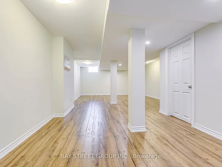 2413 Whistling Springs Cres — Photo 34