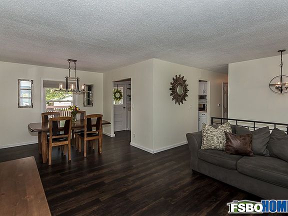 3rd image of 3601 Greenbrier Dr