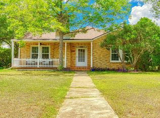 1305 F St, Floresville, TX 78114