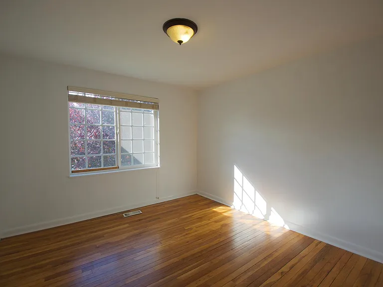 7616 Fremont Ave N — Photo 5