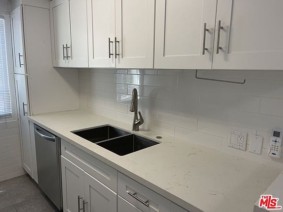 5th image of 22347 Pacific Coast Hwy APT 3