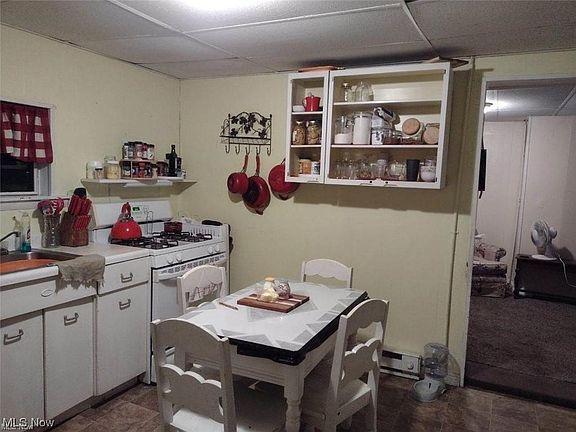 4th image of 1004 Collins Memorial Dr