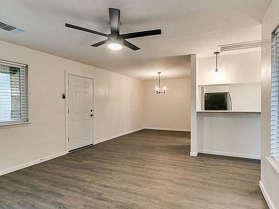 5th image of 2-115 Akin St #41
