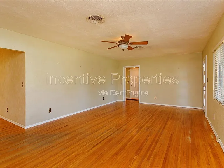 816 Putnam Ave — Photo 9