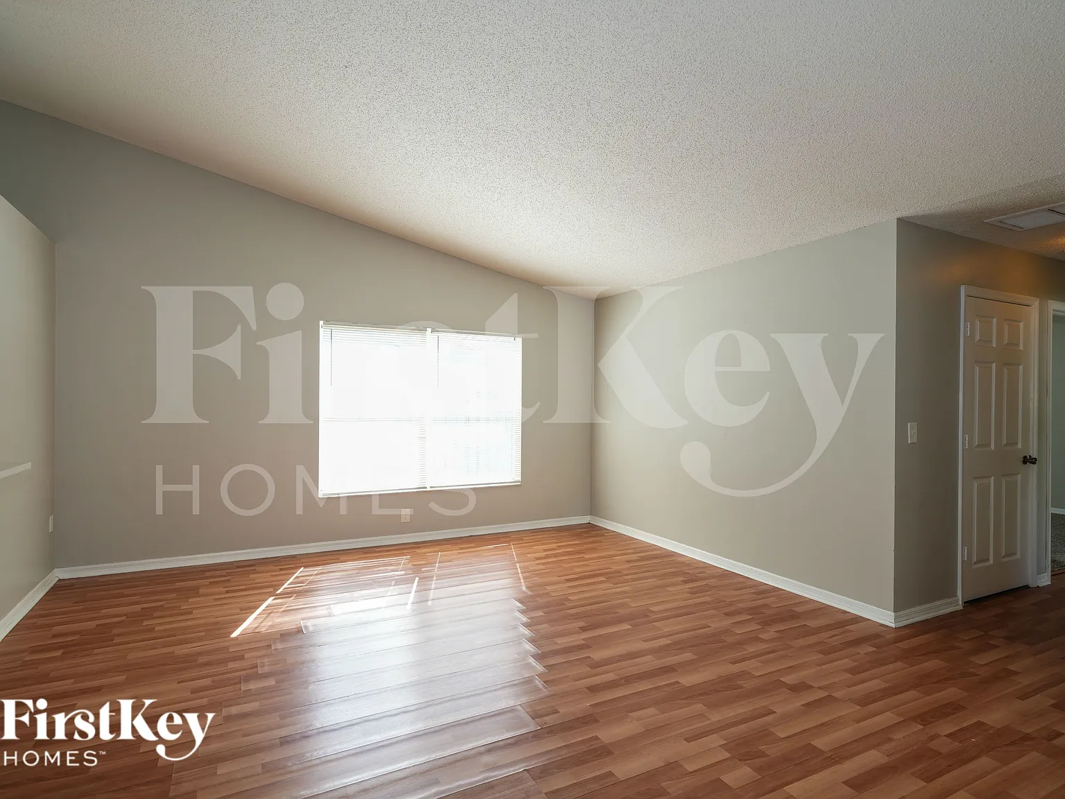 3 bed, 2.0 bath, 1750 sqft, $2,265 — Photo 3