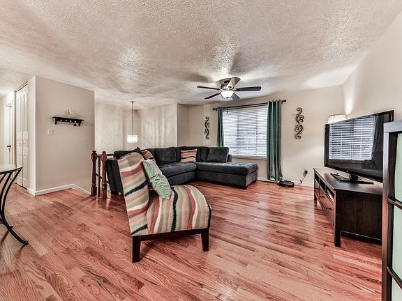 3rd image of 135 Worthington Hills Trce