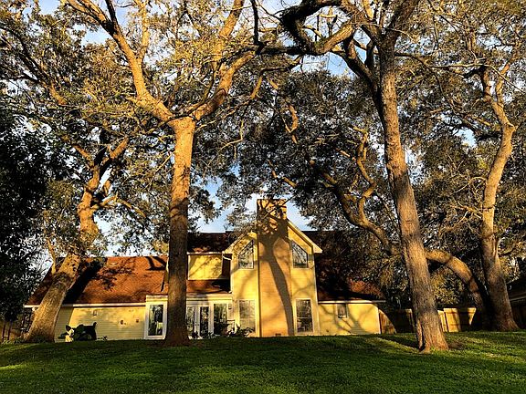3rd image of 309 Huckleberry Dr