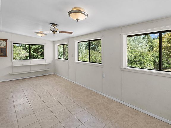 3rd image of 10 Hunt Road