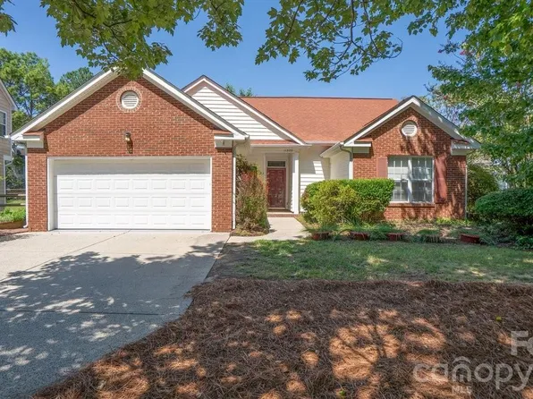 11320 Hunters Landing Dr, Charlotte, NC 28273