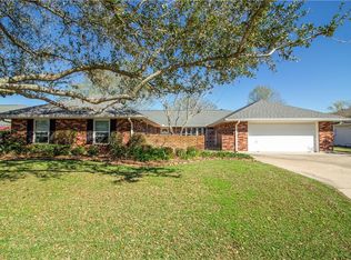 6 Country Club Dr, La Place, LA 70068