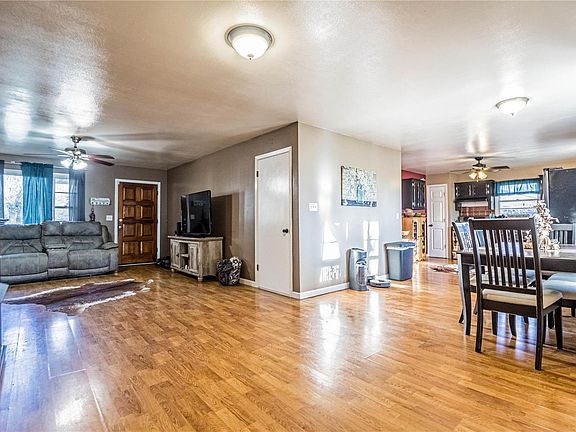 4th image of 407 Miller St