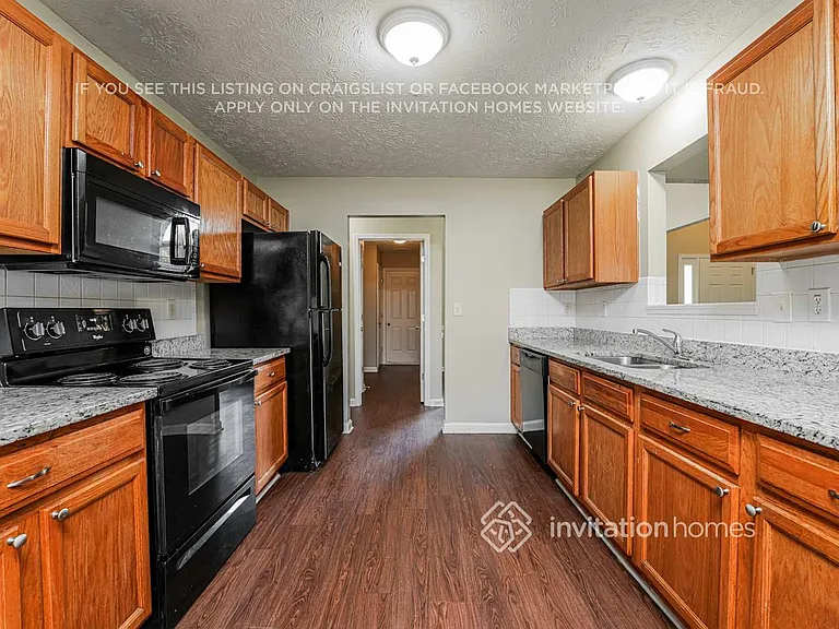 1346 Haynes Trace Ct — Photo 8