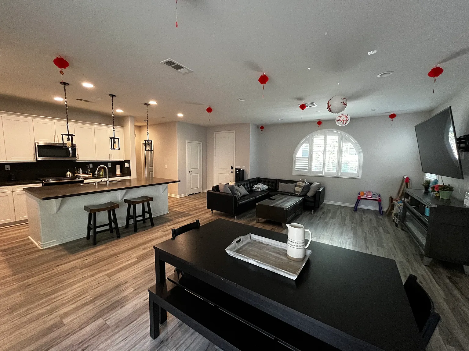 3 bed, 2087 sqft, $3,950 — Photo 2