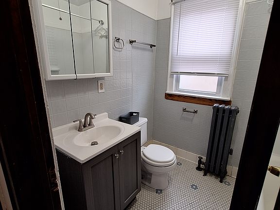 Bath w/grey color scheme.