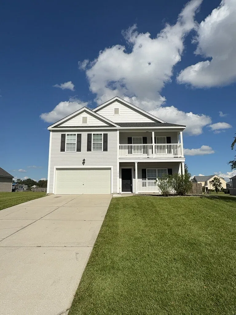 4 bed, 2.5 bath, 2800 sqft, $3,000 — Photo 1