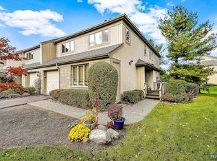 625 Blue Ridge Ln, Mahwah, NJ 07430