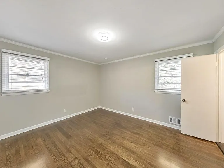 909 Rosedale Dr — Photo 16