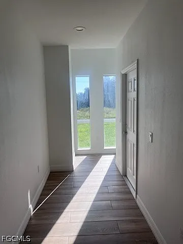 3 bed, 2.0 bath, 1200 sqft, $1,600 — Photo 3