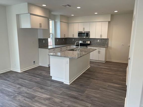 4th image of 10546 Acorn Pl