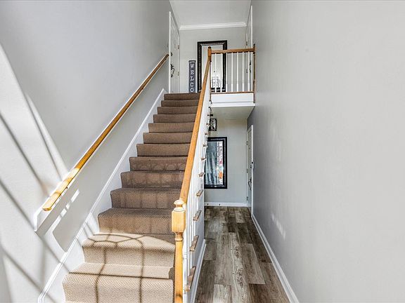 4th image of 10 S Idlewild St APT 4