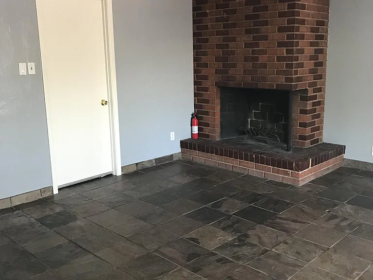 128 E Del Rio Dr — Photo 8