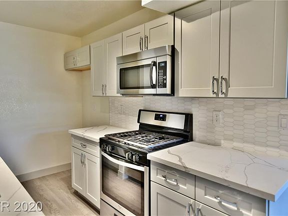 4th image of 3491 Villa Knolls South Dr