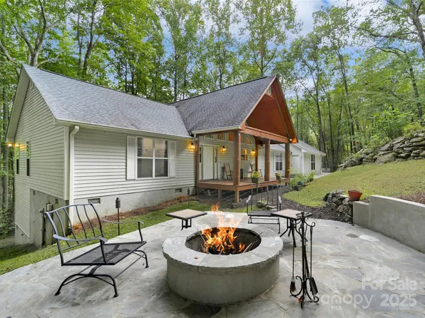 557 Country Club Estates Dr, Sapphire, NC 28774