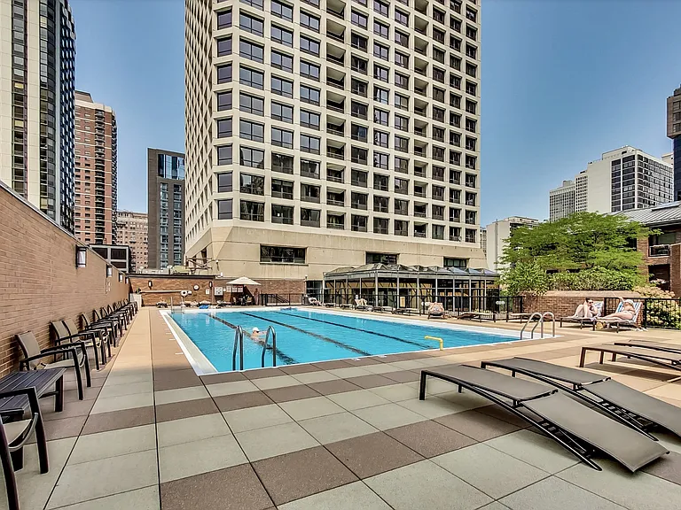 1030 N State St #16K — Photo 13