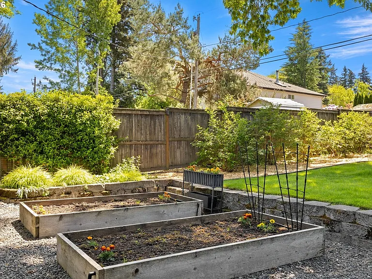 12320 SW Tremont St — Photo 24