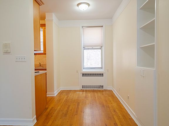 4th image of 2249 Ocean Ave #42
