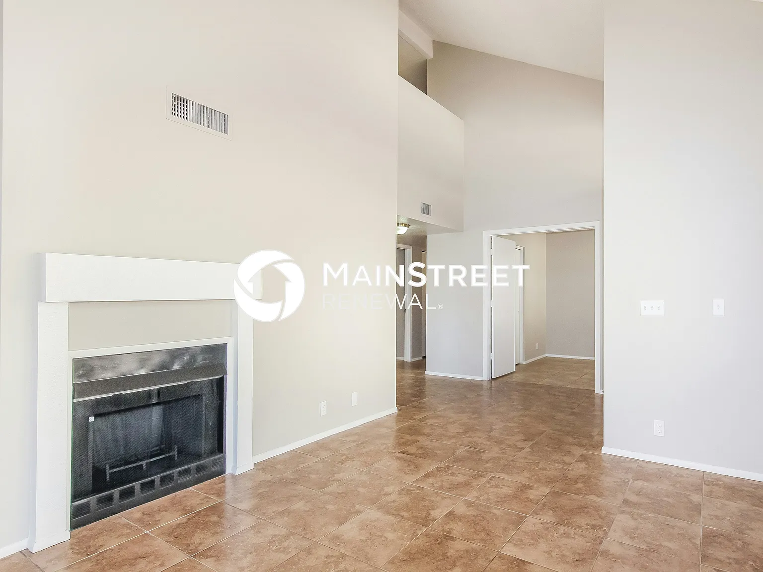 6331 W Townley Ave — Photo 2