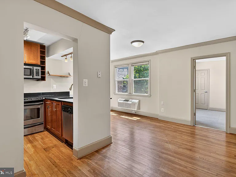 1361 K St SE #303 — Photo 2