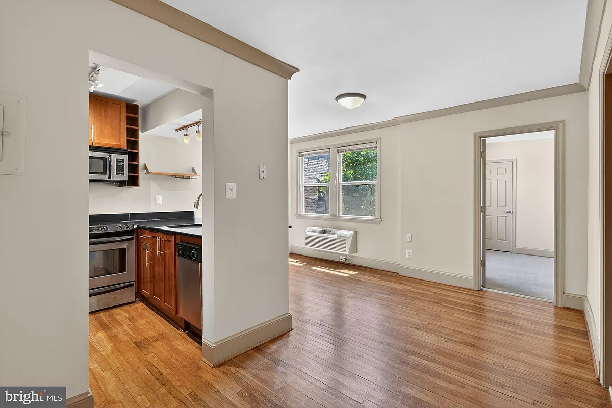 Building Photo - 1361 K St SE #303