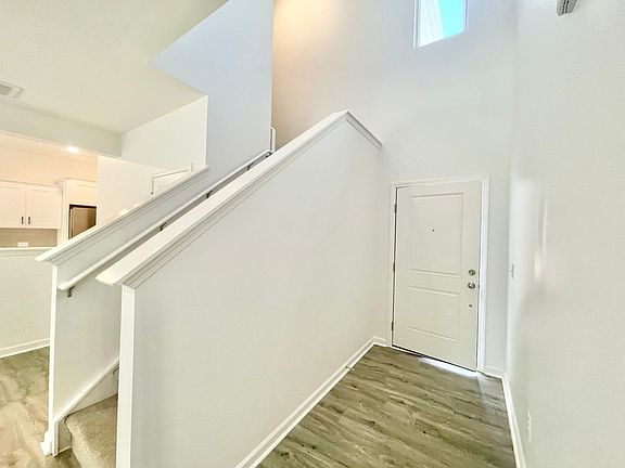 5th image of 356 Pearl St