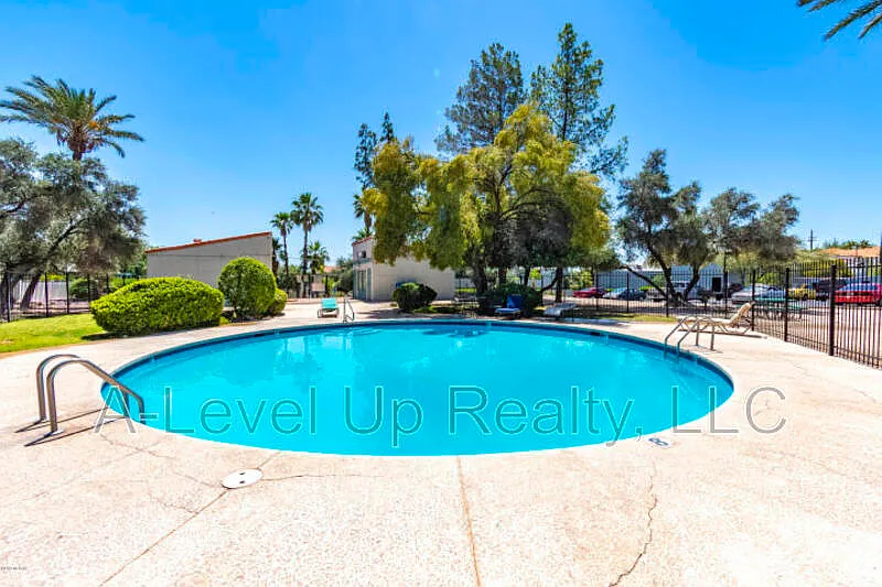 2 bed, 2.5 bath, 1500 sqft, $1,400 — Photo 2