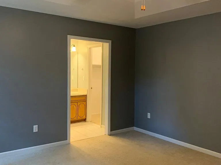 670 Tara Ln — Photo 16