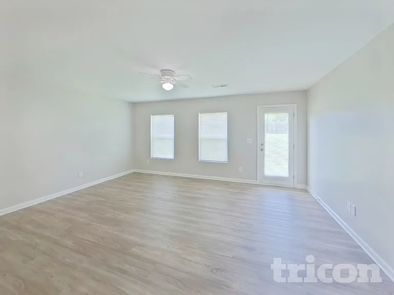 654 Scarlet Leaf Ln — Photo 2