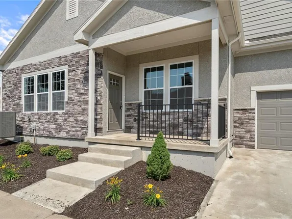 11901 S Tallgrass Dr #702, Olathe, KS 66061