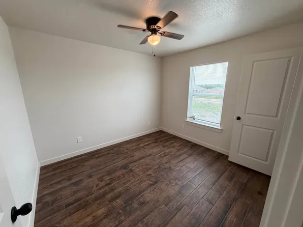 144 Laura Anne Loop, China Spring, TX